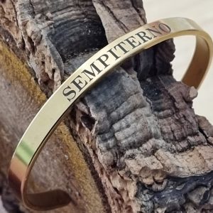 brazalete personalizado en acero inoxidable.