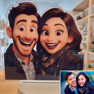 Lámpara personalizada con estilo Pixar de una pareja sonriente basada en foto real