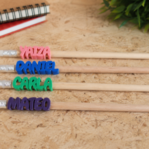 Lápices personalizados con nombres en 3D de colores